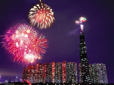 Bức tranh đêm giao thừa là bằng chứng rõ ràng nhất cho chiến lược chống dịch đúng đắn của Đảng và Nhà nước, cũng như nỗ lực giúp nhau vượt khó trong một năm đầy khó khăn của mọi người dân Việt Nam