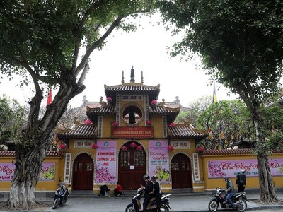 Chùa Quán Sứ, trụ sở của Giáo hội Phật giáo Việt Nam đóng cửa phòng tránh COVID-19. (Ảnh: Phan Tuấn Anh/TTXVN)