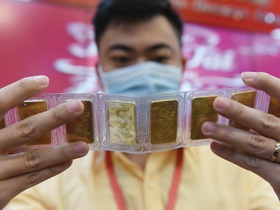 Giá vàng hôm nay ngày 18/4: Vàng SJC tăng vọt, vượt mốc 70 triệu đồng/lượng