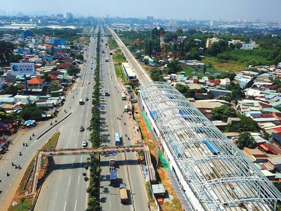 Chủ trương thu hồi thêm đất ở hai bên công trình hạ tầng được kỳ vọng giải quyết dứt điểm vướng mắc tái định cư, bổ sung nguồn thu ngân sách để tái đầu tư. Ảnh: Lê Toàn