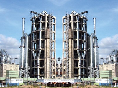 Nhiều doanh nghiệp đang đầu tư làm xi măng với công suất lớn. Trong ảnh: Nhà máy Xi măng Thành Thắng (Hà Nam)