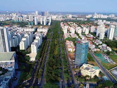 Thị trường bất động sản vùng ven TP.HCM nhiều lần sốt nóng thời gian qua. Ảnh: Lê Toàn