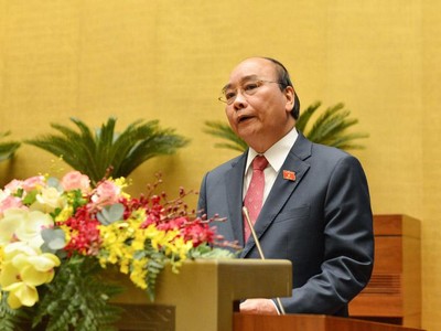 Thủ tướng Chính phủ Nguyễn Xuân Phúc báo cáo trước Quốc hội (Ảnh Duy Linh).