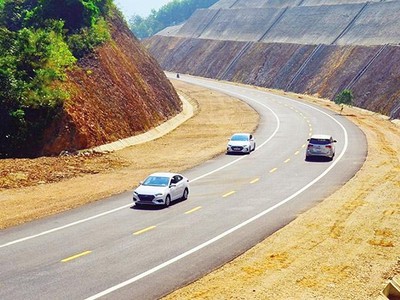 Dự án cao tốc Bắc - Nam phía Đông đoạn Cam Lộ - La Sơn. Ảnh: A.M