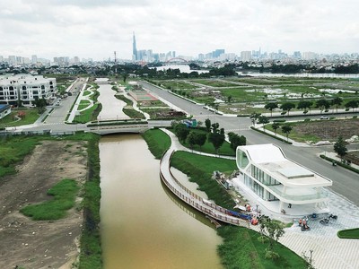 Với chủ đầu tư lựa chọn phát triển dự án từ trung cấp đến cao cấp thì việc xây nhà ở xã hội trong cùng dự án sẽ gây nhiều bất cập (Trong ảnh: Khu đô thị Vạn Phúc)