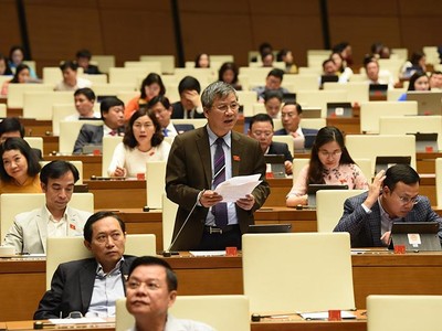 Các đại biểu Quốc hội khẳng định sự trân trọng với kết quả nhiệm kỳ 2016 - 2021 của Chủ tịch nước và Chính phủ. Trong ảnh: Đại biểu Nguyễn Anh Trí (Hà Nội) phát biểu tại nghị trường. Ảnh: Duy Linh