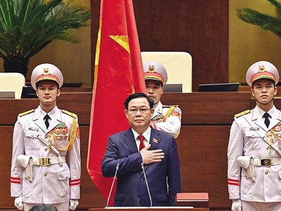 Ông Vương Đình Huệ, tân Chủ tịch Quốc hội tuyên thệ. Ảnh: Quang Anh