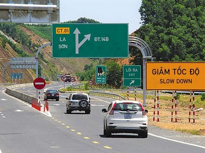 Cao tốc La Sơn - Túy Loan đoạn La Sơn - Hòa Liên đã sẵn sàng bàn giao. Ảnh: A.M