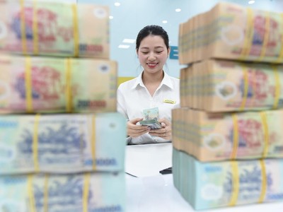 Tiền trong hệ thống ngân hàng đang dồi dào và có lãi suất lãi thấp. Ảnh: Dũng Minh