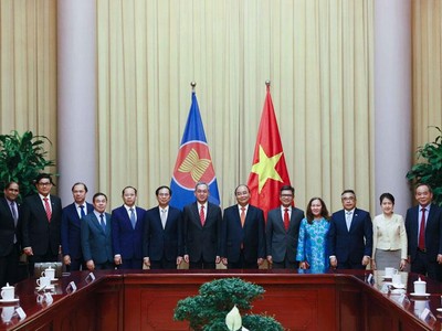 Chủ tịch nước Nguyễn Xuân Phúc, Bộ trưởng Ngoại giao Bùi Thanh Sơn và các Đại sứ, Đại biện ASEAN