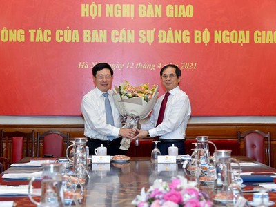 Hội nghị bàn giao nhiệm vụ Bộ trưởng Bộ Ngoại giao chiều 12/4 (Ảnh: BNG)
