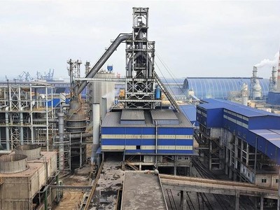 Khu lò cao tại Liên hợp gang thép Hòa Phát Dung Quất