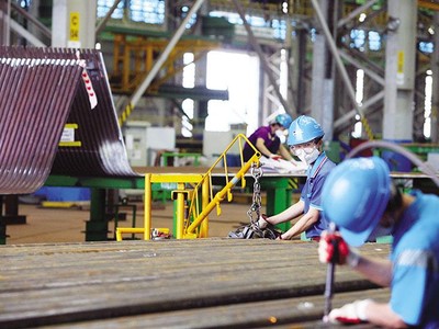 Sản xuất tại Công ty Doosan Vina (Dung Quất , Quảng Ngãi). Ảnh: Đức Thanh