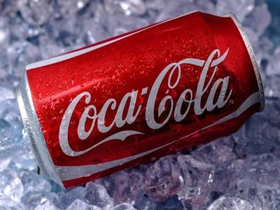 Kế hoạch tăng giá sẽ giúp cải thiện lợi nhuận, nhưng Coca-Cola có thể phải đối mặt với việc mất đi lượng lớn người tiêu dùng đang thắt chặt chi tiêu thời Covid-19. Ảnh: Internet