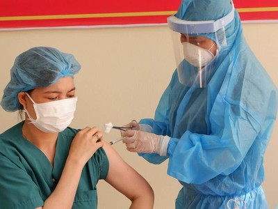 Phòng trong, chống ngoài để ngăn Covid-19