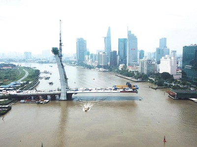 Cầu Thủ Thiêm 2 sắp được hợp long. Ảnh: Lê Toàn