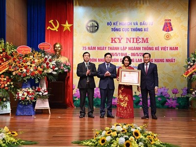 Tổng cục Thống kê Kỷ niệm 75 năm ngày thành lập (6/5/1946-6/5/2021), đón nhận Huân chương Lao động hạng Nhất.