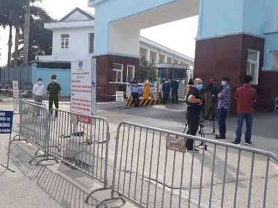 Từ 5h30 sáng 7/5, Bệnh viện đã chỉ đạo phong toả tạm thời tất cả các khoa, phòng; cách ly từng khoa, từng tầng và không tiếp nhận bệnh nhân mới cũng như bệnh nhân ngoại trú, trừ trường hợp cấp cứu đặc biệt.