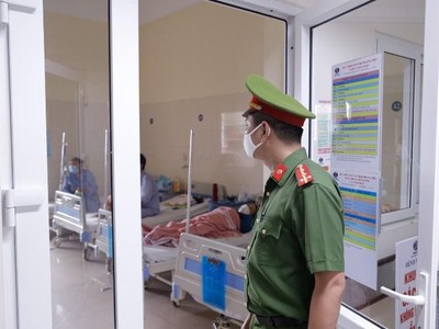 Kiểm tra công tác đeo khẩu trang tại Bệnh viện K