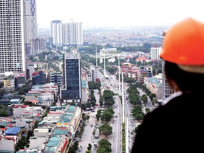 Diễn biến dịch bệnh Covid-19 có thể tác động mạnh mẽ tới đà tăng trưởng của thị trường bất động sản. Ảnh: Dũng Minh 