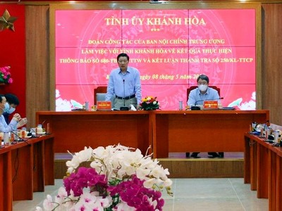 Ông Phan Đình Trạc chủ trì buổi làm việc với lãnh đạo tỉnh Khánh Hòa ngày 8/5