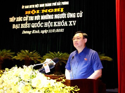 Chủ tịch Quốc hội Vương Đình Huệ tiếp xúc cử tri tại Thành phố Hải Phòng (Ảnh - DT)