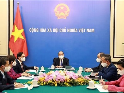 Chủ tịch nước Nguyễn Xuân Phúc điện đàm với lãnh đạo các nước (Ảnh: TTXVN)