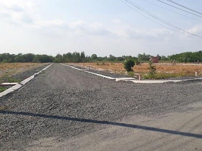 Tình trạng các khu dân cư chưa xây dựng hoàn thiện hạ tầng kỹ thuật, hạ tầng xã hội, đã chuyển nhượng cho các hộ dân khá phổ biến