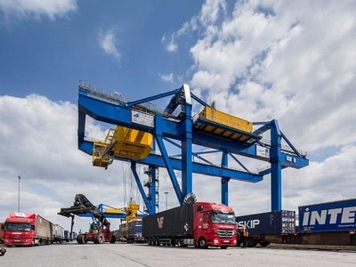 Xuất siêu 4 tháng vọt lên 1,63 tỷ USD