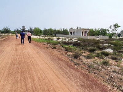 Miền Trung - Tây Nguyên "cuốn" vào cơn sốt đất