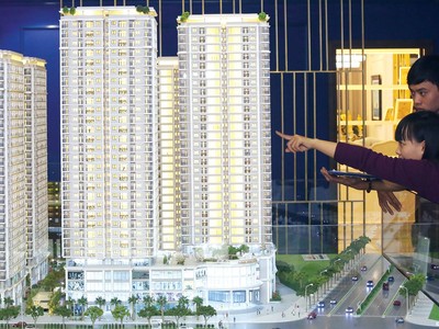 Dịch bệnh quay trở lại khiến nhiều doanh nghiệp địa ốc phải dời lại kế hoạch bán hàng… Ảnh: Dũng Minh