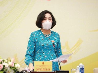 Trưởng ban Công tác đại biểu Nguyễn Thị Thanh trả lời báo chí 