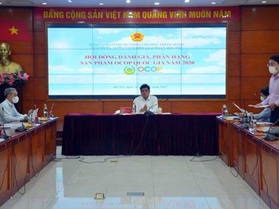 Thứ trưởng Bộ Nông nghiệp và Phát triển nông thôn Trần Thanh Nam, Chủ tịch Hội đồng đánh giá, phân hạng sản phẩm OCOP quốc gia chủ trì phiên họp đánh giá