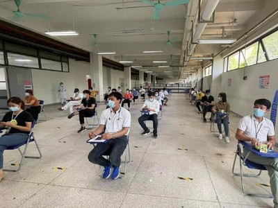 Bộ Y tế vừa công bố hướng dẫn cách ly, xét nghiệm Covid-19 với các khu công nghiệp, nhà máy, xí nghiệp.