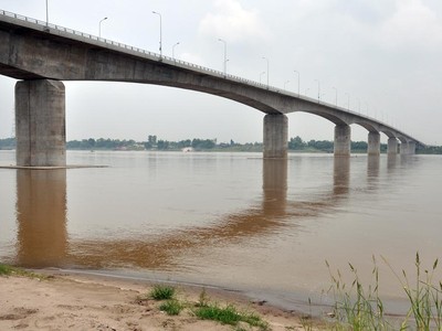 Xây dựng cầu qua sông có đê phải bảo đảm thoát lũ