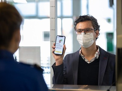 Hộ chiếu sức khoẻ điện tử là một trong những giải pháp được kỳ vọng nhất để Việt Nam mở cửa biên giới một cách nhanh chóng, an toàn, hỗ trợ ngành du lịch và hàng không sau một năm bị ảnh hưởng nặng nề do COVID-19