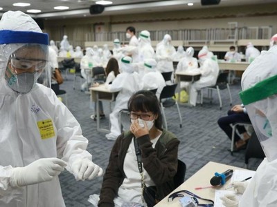 Lãnh đạo Bộ Y tế khuyến cáo cần cảnh giác với làm sóng dịch tại các khu công nghiệp ở Bắc Ninh