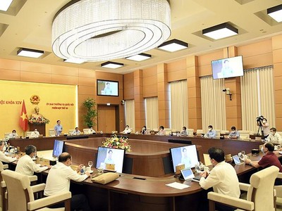 Tại phiên họp thứ 56 của Ủy ban Thường vụ Quốc hội, Chủ tịch Quốc hội Vương Đình Huệ nhấn mạnh, thực hành tiết kiệm, chống lãng phí là nội dung vô cùng quan trọng