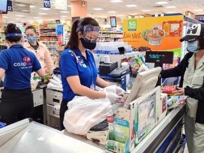 Bộ Công Thương kiến nghị Thủ tướng Chính phủ sớm chỉ đạo xử lý kiến nghị về việc ưu tiên tiêm vaccine phòng Covid-19 cho người lao động tại hệ thống phân phối bán lẻ để kịp thời bảo vệ người lao động tại tuyến đầu chống dịch