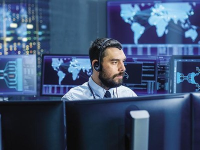 Dữ liệu lớn và blockchain tạo nhiều lợi thế cho các đại công ty công nghệ thâm nhập dịch vụ tài chính - ngân hàng. Ảnh: shutterstock