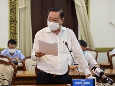 Ông Nguyễn Tấn Bỉnh, Giám đốc Sở Y tế TP.HCM thông tin tại buổi họp