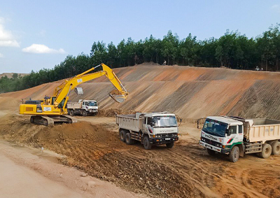 Tranh thủ thời tiết thuận lợi, Vinaconex huy động nhân lực, thiết bị đẩy nhanh tiến độ thi công gói thầu XL-03, Dự án đầu tư xây dựng cao tốc Bắc - Nam phía Đông, đoạn Dầu Giây - Phan Thiết, đáp ứng yêu cầu tiến độ của Bộ GTVT.