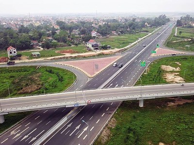 Việc xây dựng đường cao tốc tại Việt Nam trong thời gian vừa qua giống như một cỗ xe rất cần tốc độ, nhưng lại không thể bốc lên được như mong đợi.