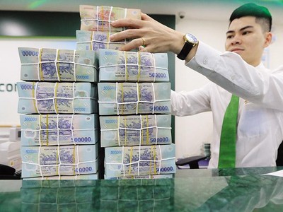 Lãi suất tại Việt Nam được dự báo ổn định trong ngắn hạn và có thể nhích nhẹ vào cuối năm. Ảnh: Đức Thanh