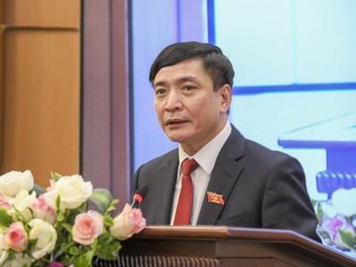 Tổng Thư ký Quốc hội, Chánh Văn phòng Hội đồng Bầu cử quốc gia Bùi Văn Cường thông báo kết quả bầu cử.