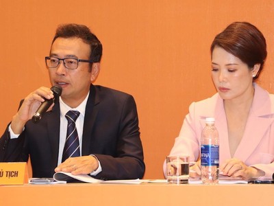 Ông Đoàn Hồng Việt và bà Tô Hồng Trang tại Đại hội đồng cổ đông thường niên năm 2021 của Digiworld (Ảnh: Hồng Phúc). 