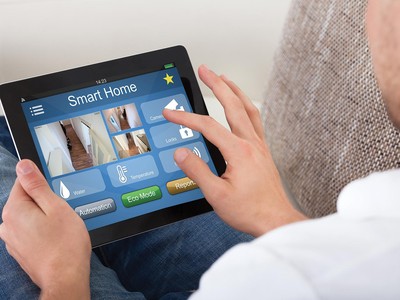 Công tác tư vấn và bán hàng online được đẩy mạnh trong mùa dịch. Ảnh: Shutterstock