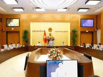 Chủ tịch Quốc hội Vương Đình Huệ chủ trì buổi làm việc (Ảnh TTXVN)