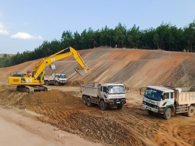 Thi công cao tốc Bắc - Nam phía Đông đoạn Phan Thiết - Dầu Giây.