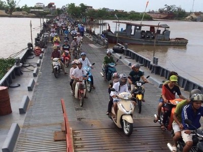 Cầu phao Ninh Cường trên Quốc lộ 37B.